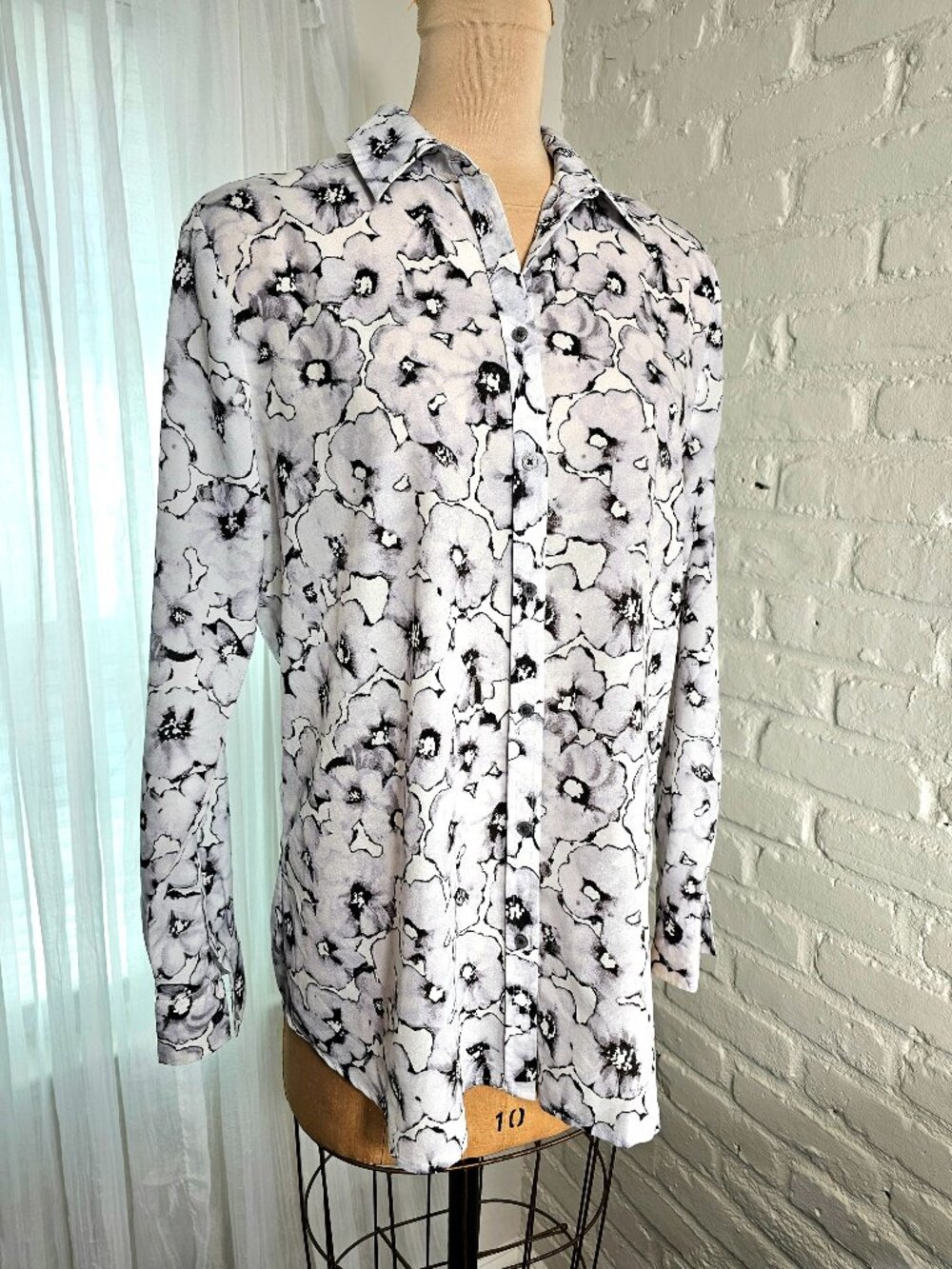 Banana Republic Dillon Floral Button Down Shirt Size L Black White Work Blouse - Picture 2 of 10